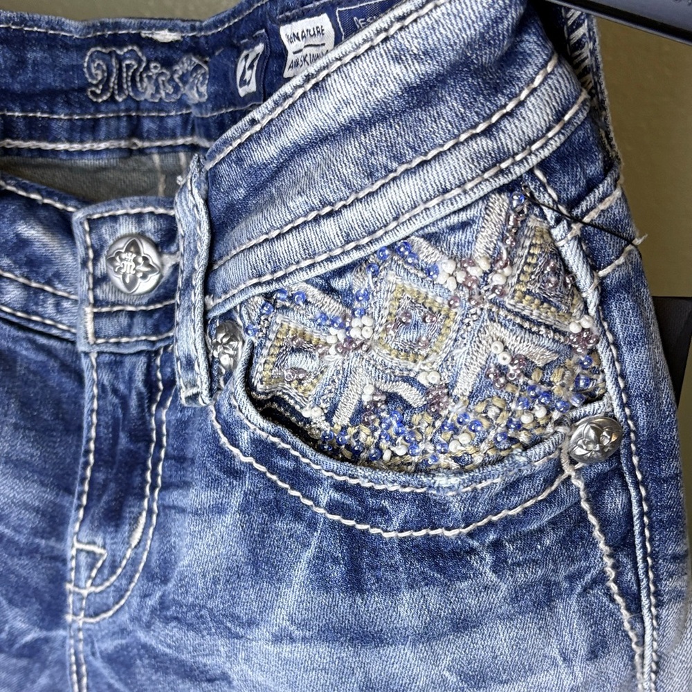 These Miss Me Embellished Skinny Jeans are a classic style statement! To make th - Picture 3 of 11